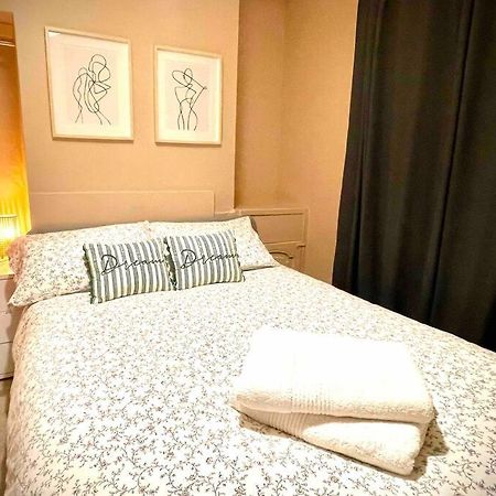 Newly Refurbished, Central Apartment With Permit Parking Bath Eksteriør billede