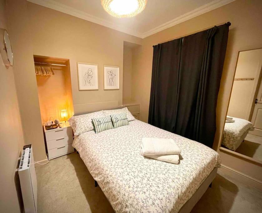 Newly Refurbished, Central Apartment With Permit Parking Bath Eksteriør billede