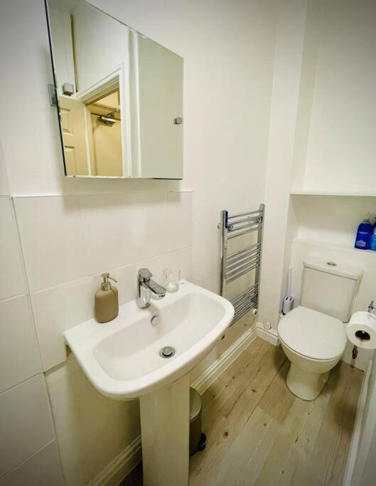 Newly Refurbished, Central Apartment With Permit Parking Bath Eksteriør billede
