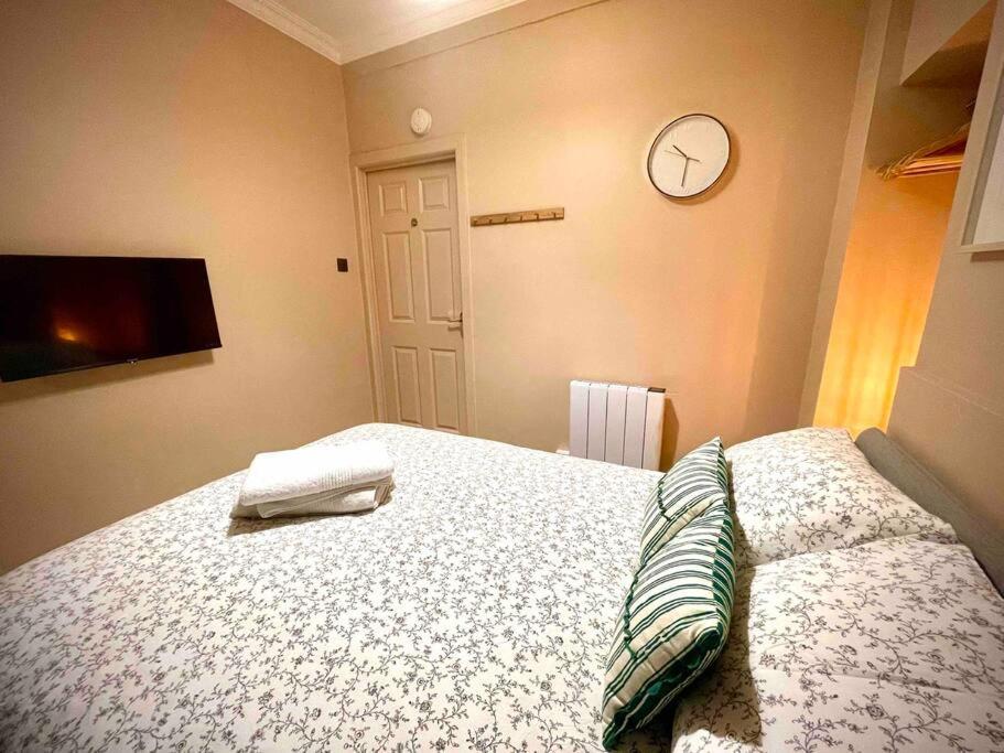 Newly Refurbished, Central Apartment With Permit Parking Bath Eksteriør billede