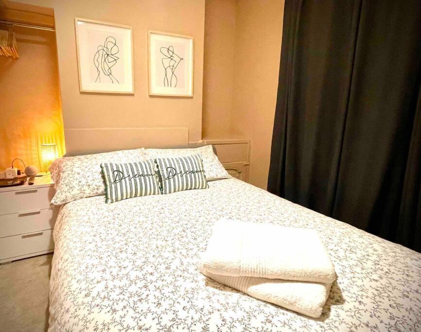 Newly Refurbished, Central Apartment With Permit Parking Bath Eksteriør billede